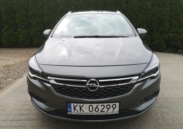 Opel Astra cena 42800 przebieg: 70000, rok produkcji 2018 z Kraków małe 211